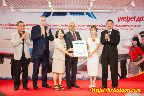 Vietjet đón nhận Chứng nhận thành viên Hiệp hội Vận tải Hàng không Quốc tế (IATA) 2 Vietjet đón nhận Chứng nhận thành viên Hiệp hội Vận tải Hàng không Quốc tế (IATA)