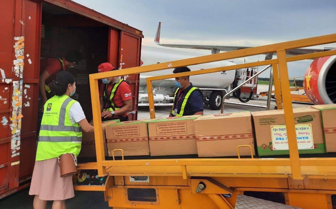 Bay cùng Vietjet - Ủng hộ 10,000 đồng/vé cho đồng bào miền Trung