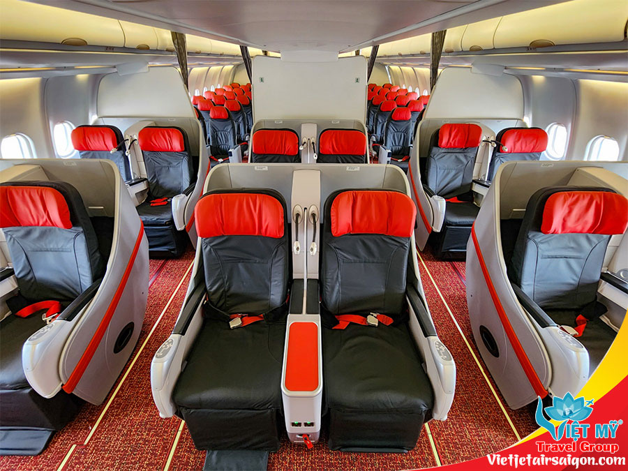 Vietjet vừa được bình chọn là “Hãng hàng không chi phí thấp có dịch vụ trên tàu bay tốt nhất năm 2023” (World’s Best Low-Cost Airline Onboard Hospitality 2023”) và tiếp tục được vinh danh là “Hãng hàng không siêu tiết kiệm tốt nhất thế giới năm 2023” (Best Ultra Low-Cost Airline 2023) lần thứ 5 liên tiếp